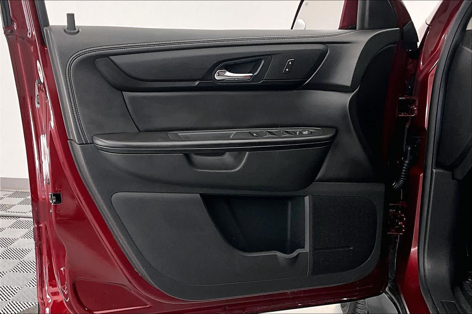 Thumbnail: 2016 Chevrolet Traverse - 22