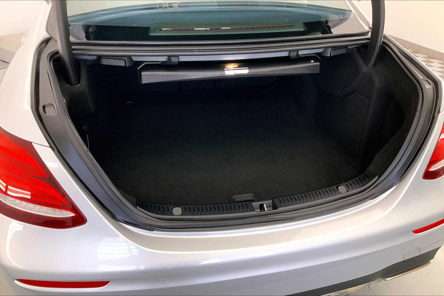 Thumbnail: 2017 Mercedes-Benz E-Class - 19