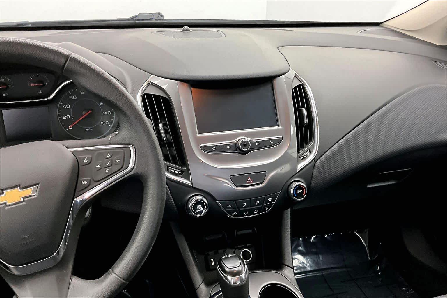 Thumbnail: 2018 Chevrolet Cruze - 16