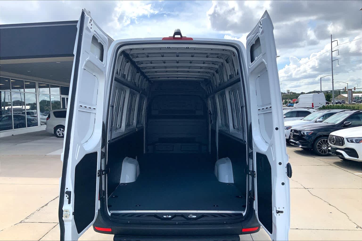 Thumbnail: 2024 Mercedes-Benz Sprinter - 18