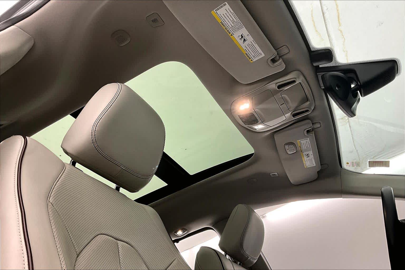 Thumbnail: 2018 Chrysler Pacifica - 22