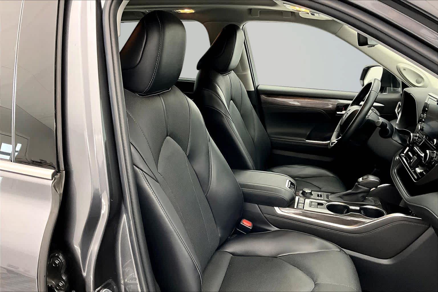 Thumbnail: 2022 Toyota Highlander - 13