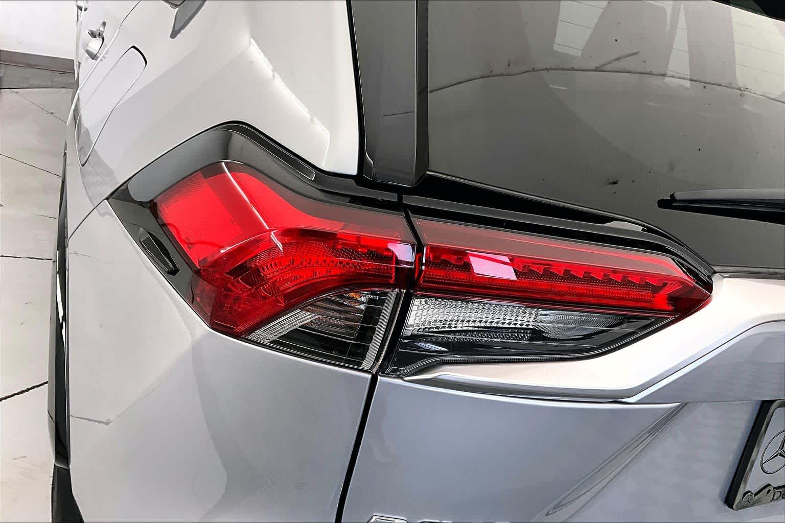 Thumbnail: 2020 Toyota RAV4 - 25