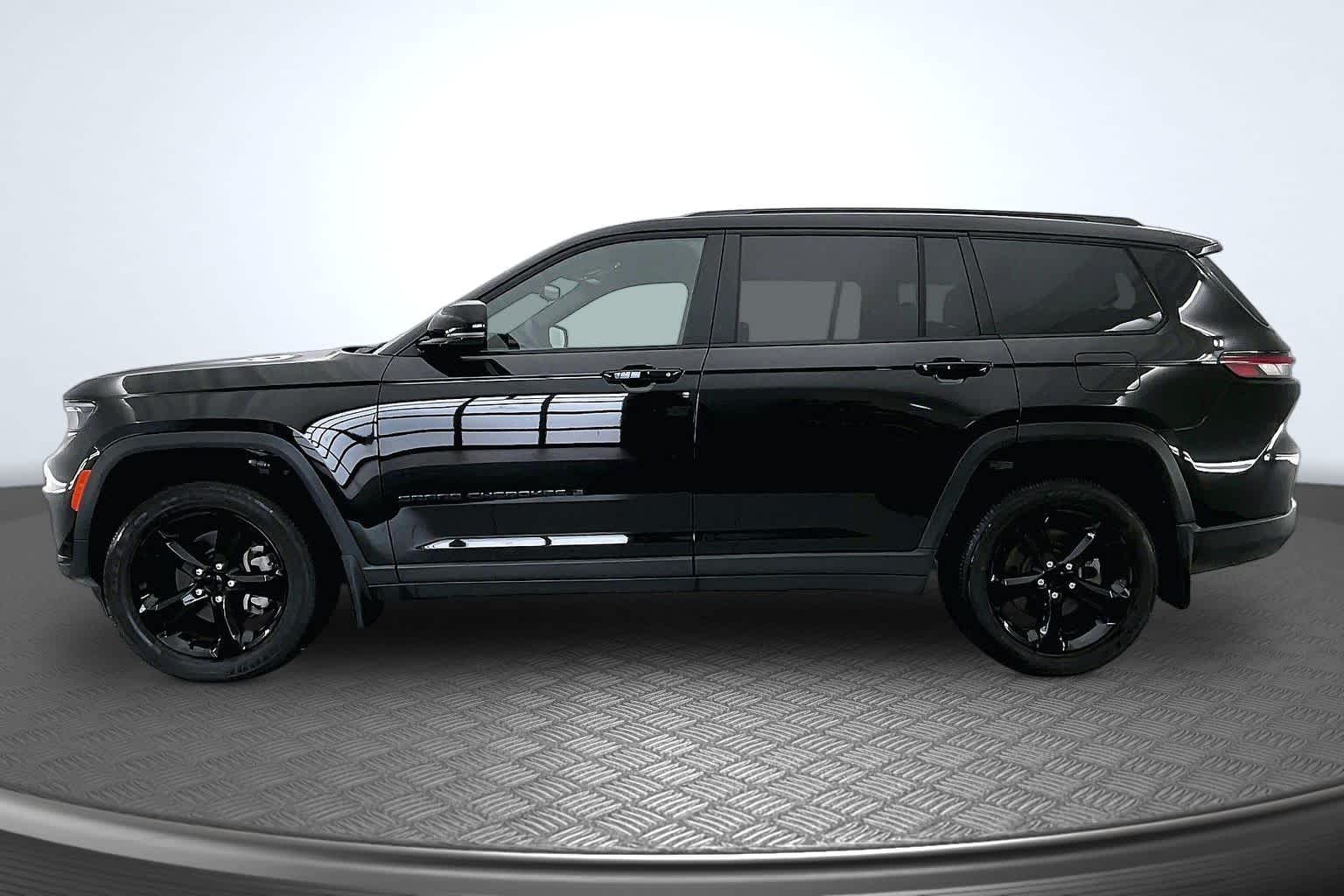 Thumbnail: 2023 Jeep Grand Cherokee L - 2