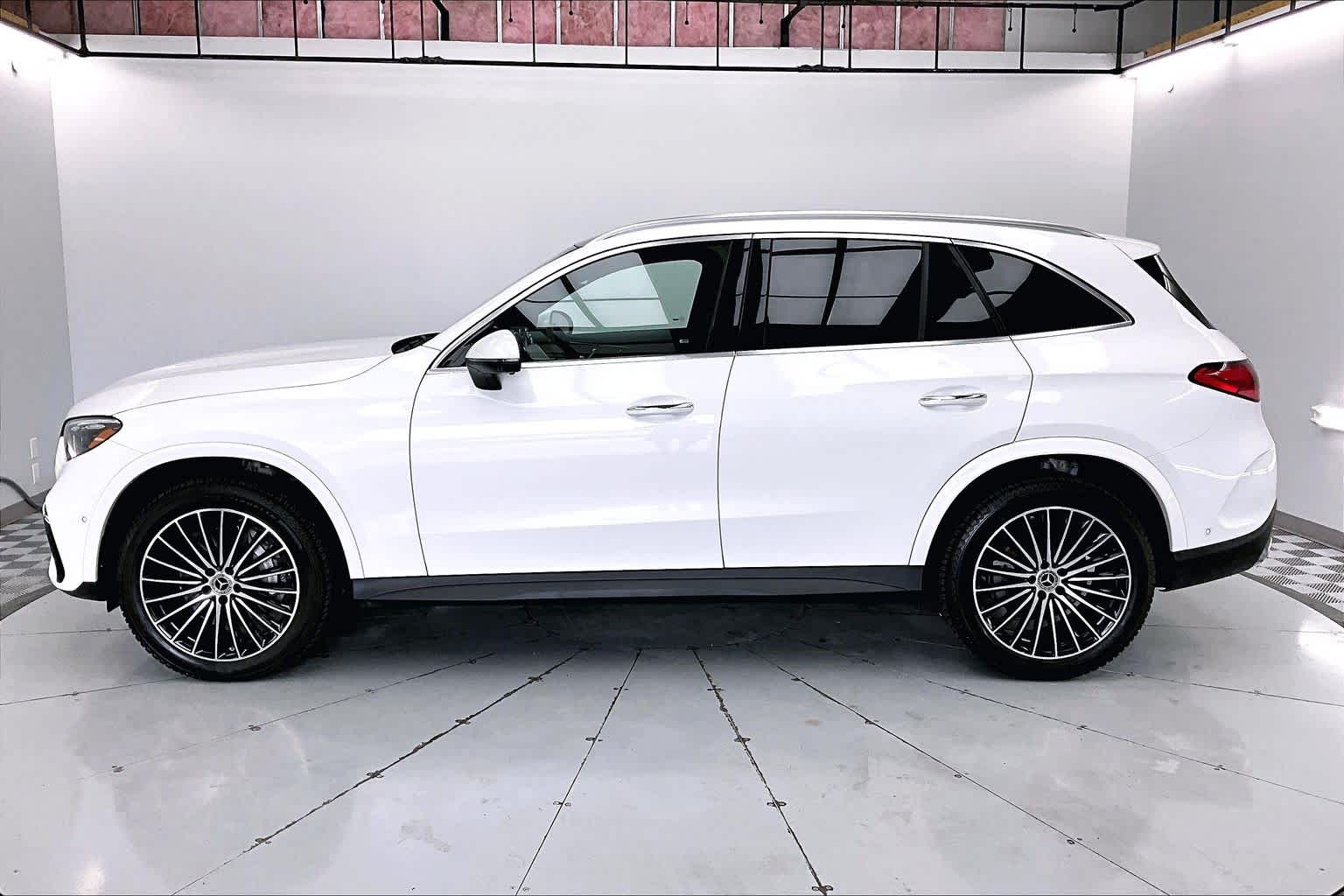 Thumbnail: 2025 Mercedes-Benz GLC - 3