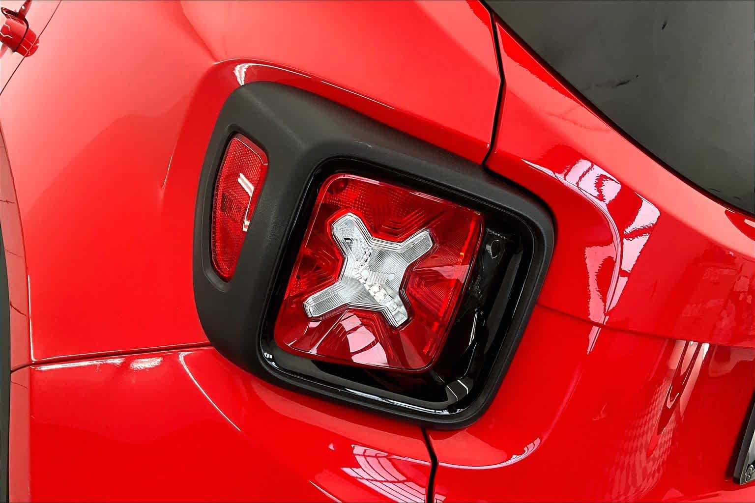 Thumbnail: 2018 Jeep Renegade - 24