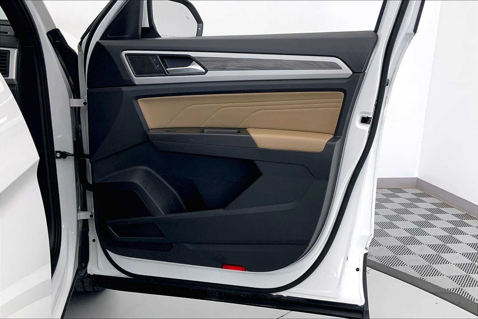 Thumbnail: 2021 Volkswagen Atlas - 23