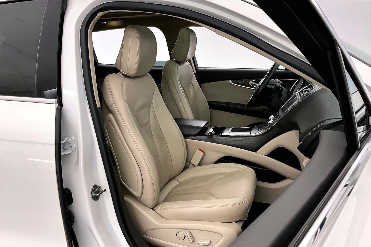 Thumbnail: 2020 Lincoln Nautilus - 14