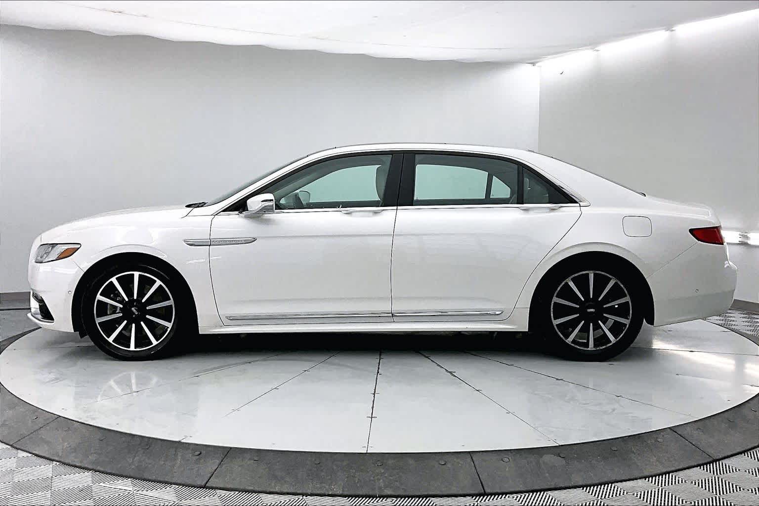 Thumbnail: 2017 Lincoln Continental - 3