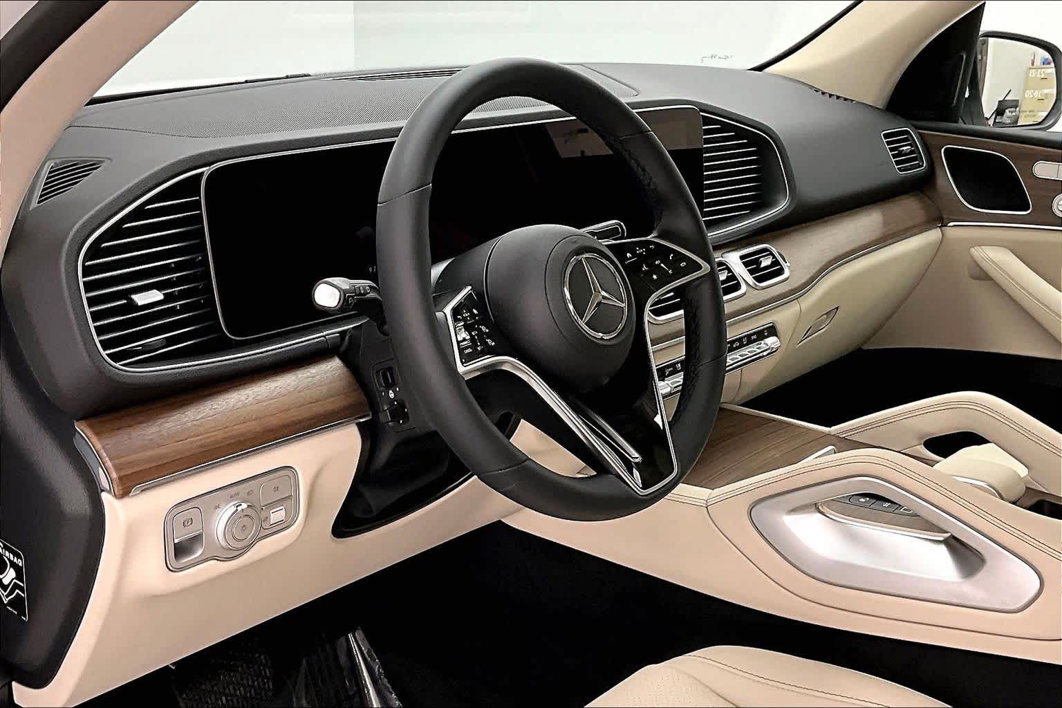 Thumbnail: 2026 Mercedes-Benz GLE - 2