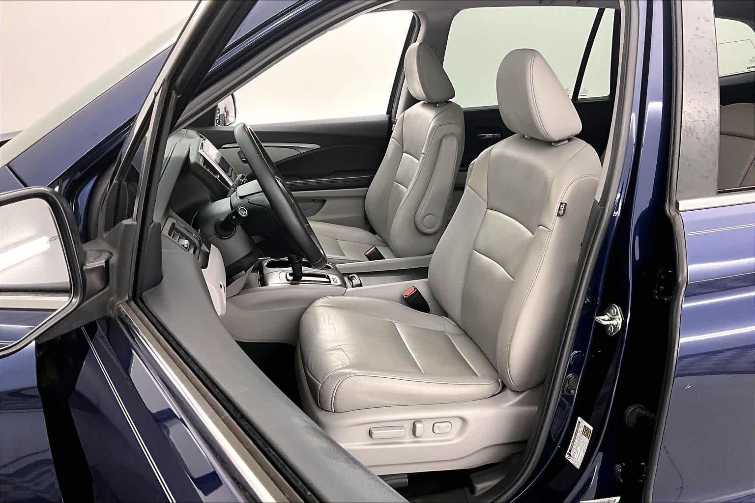 Thumbnail: 2017 Honda Pilot - 11