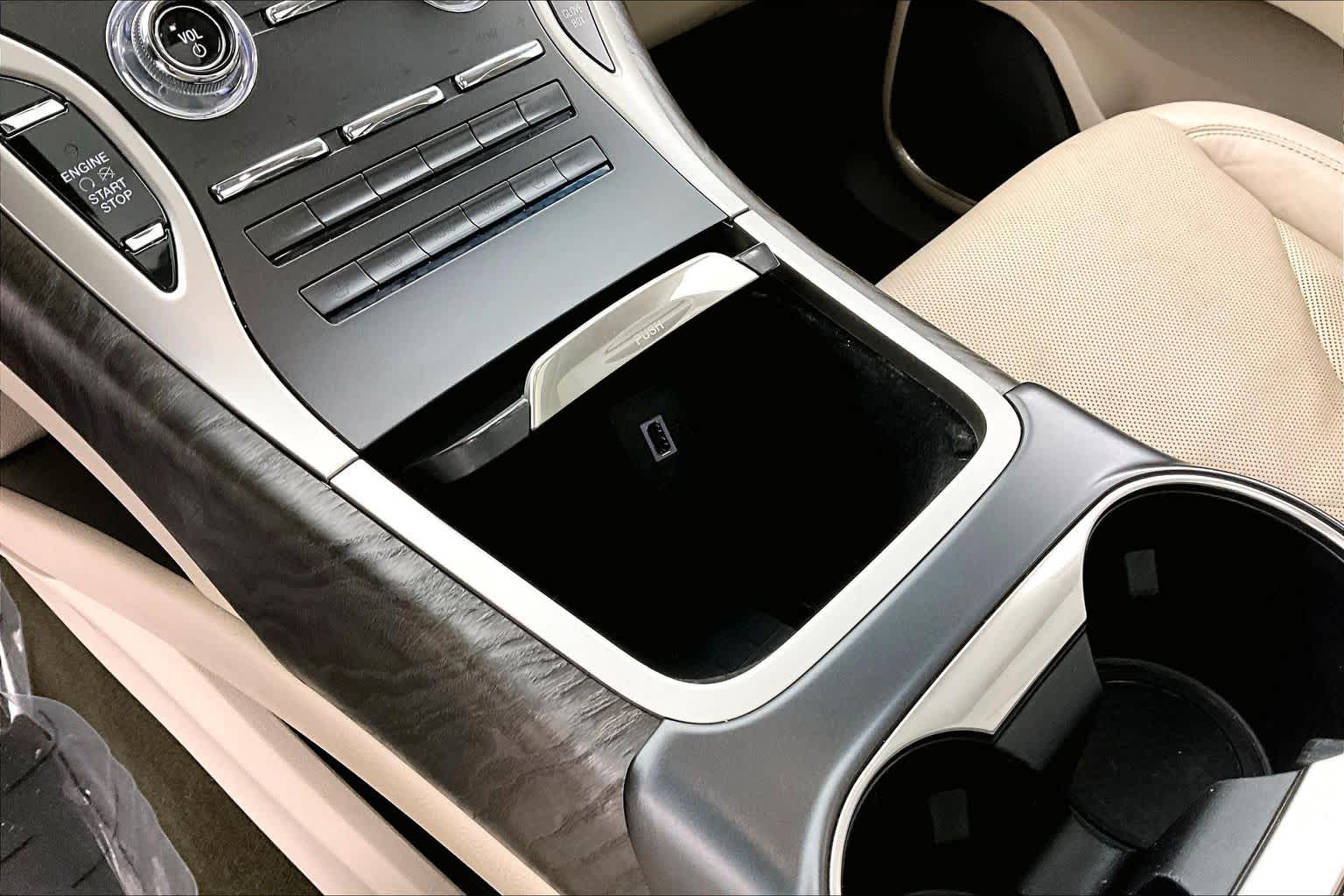 Thumbnail: 2020 Lincoln Nautilus - 27