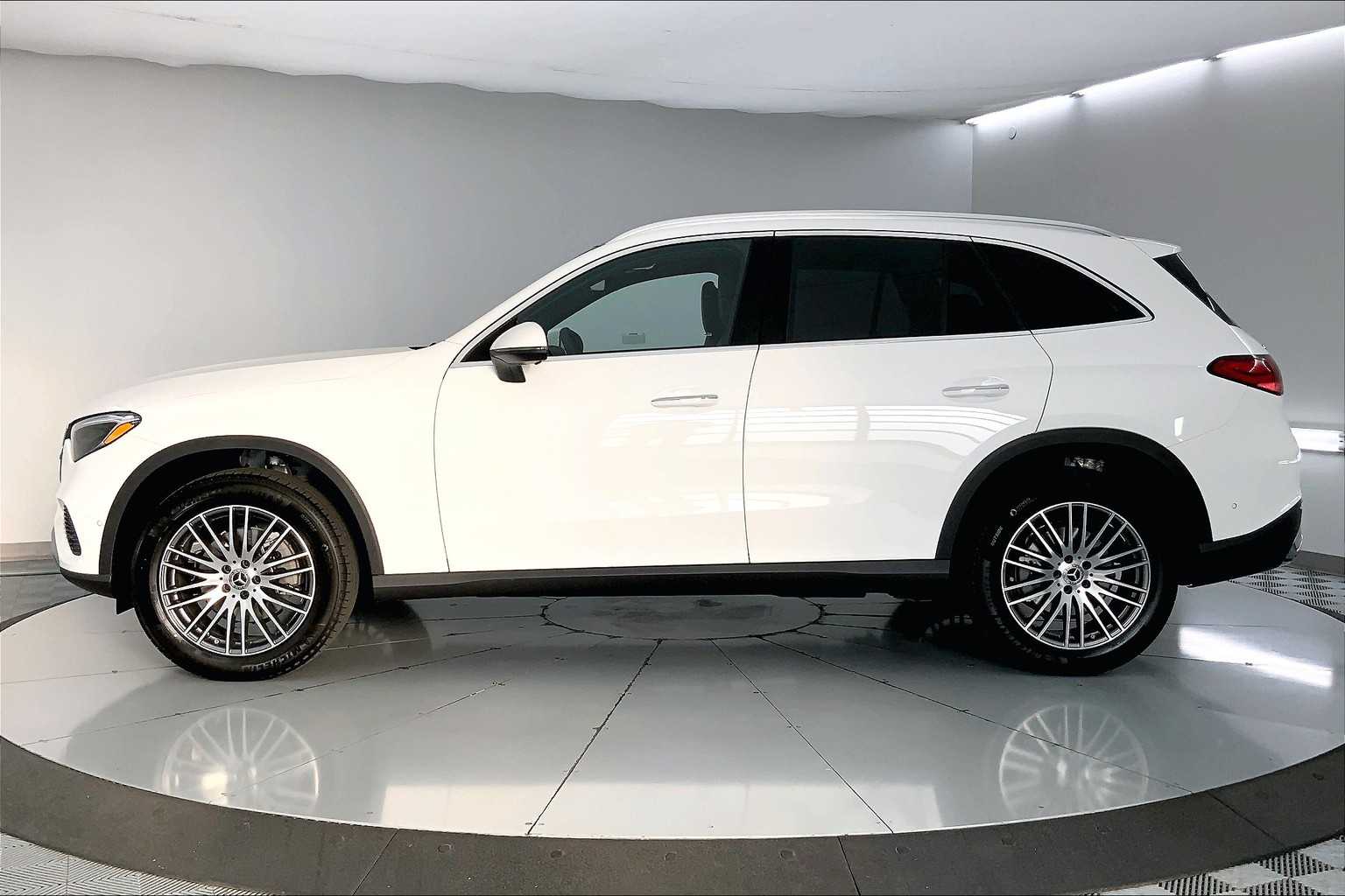 Thumbnail: 2026 Mercedes-Benz GLC - 3