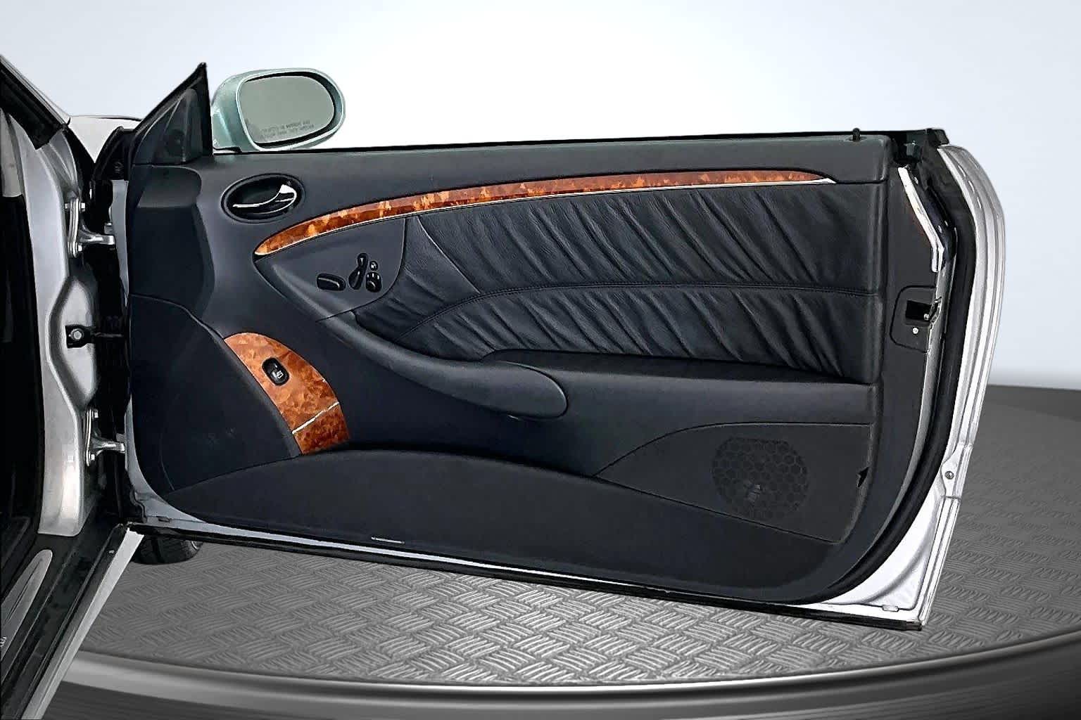 Thumbnail: 2005 Mercedes-Benz CLK - 24