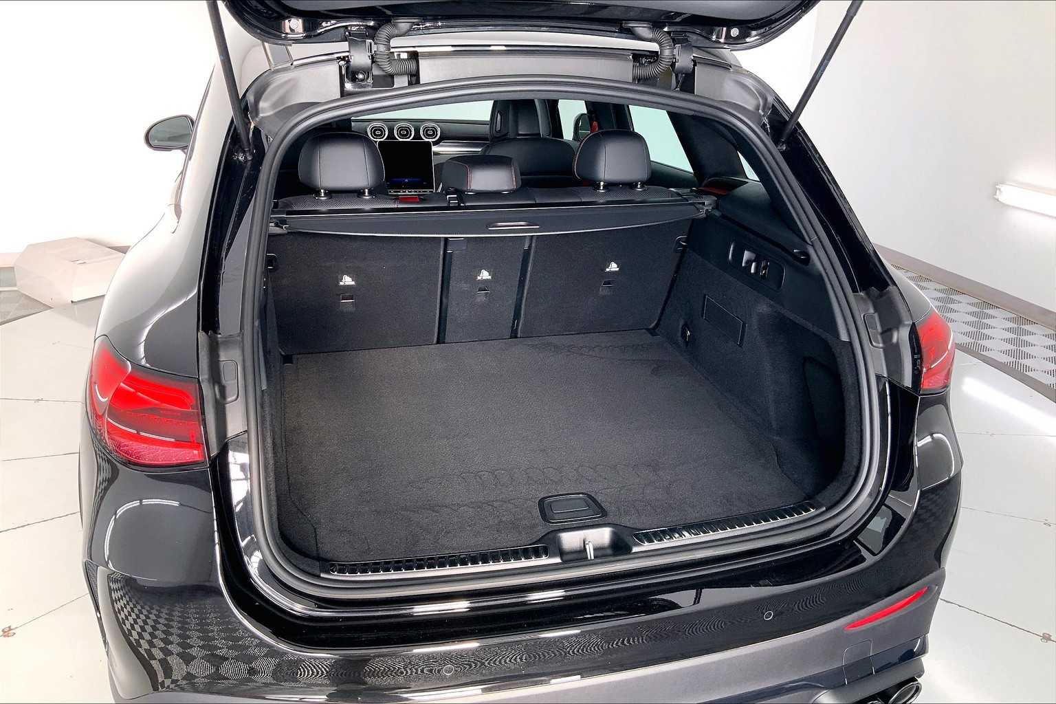 Thumbnail: 2025 Mercedes-Benz GLC - 19