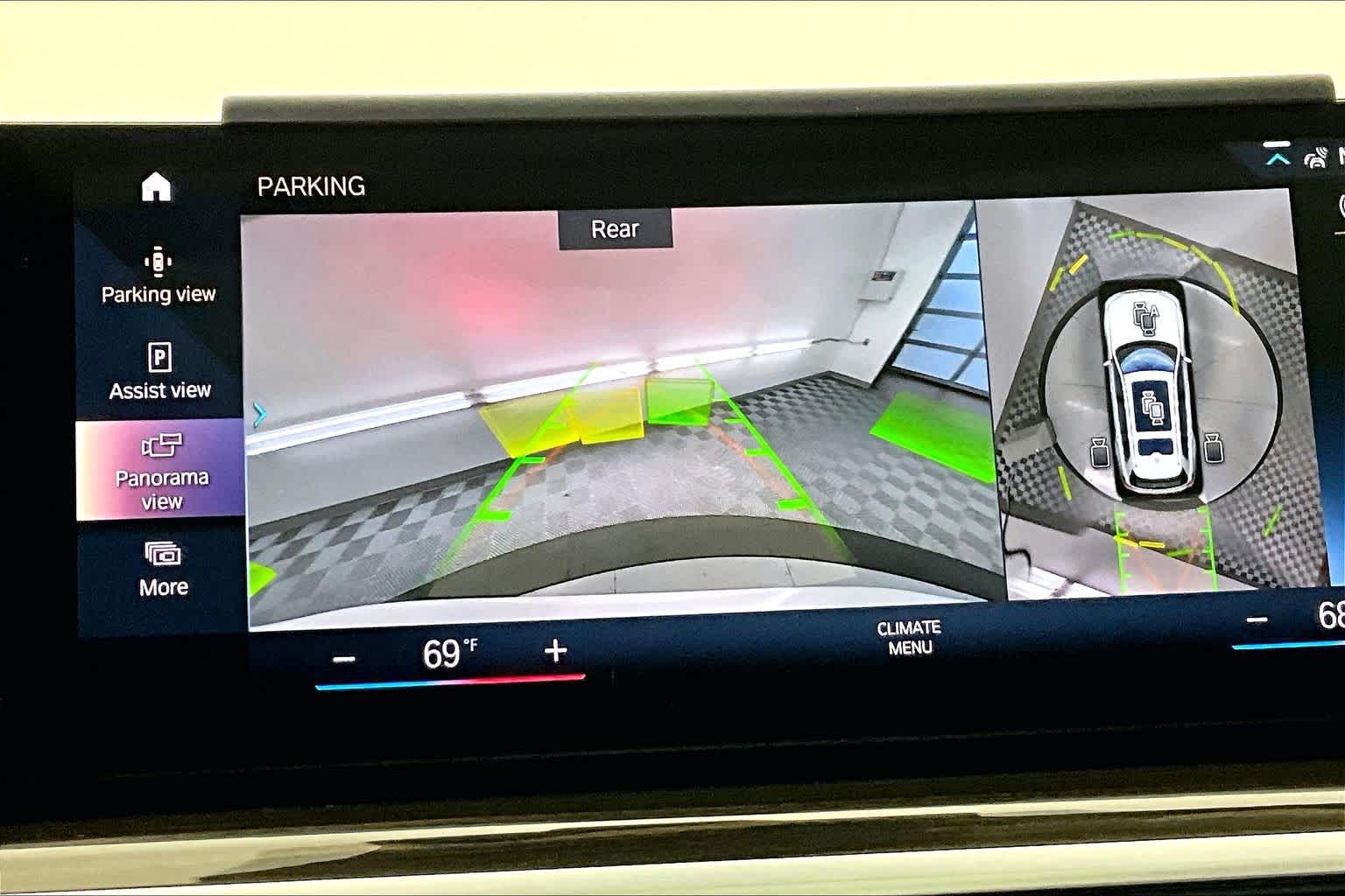 Thumbnail: 2023 BMW X7 - 21