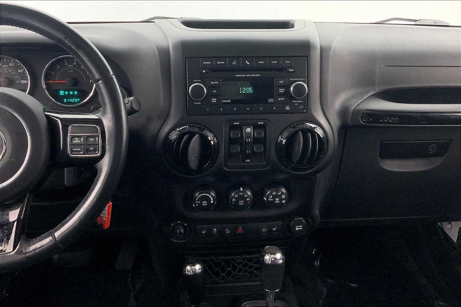 2015 Jeep Wrangler Unlimited Sahara 15