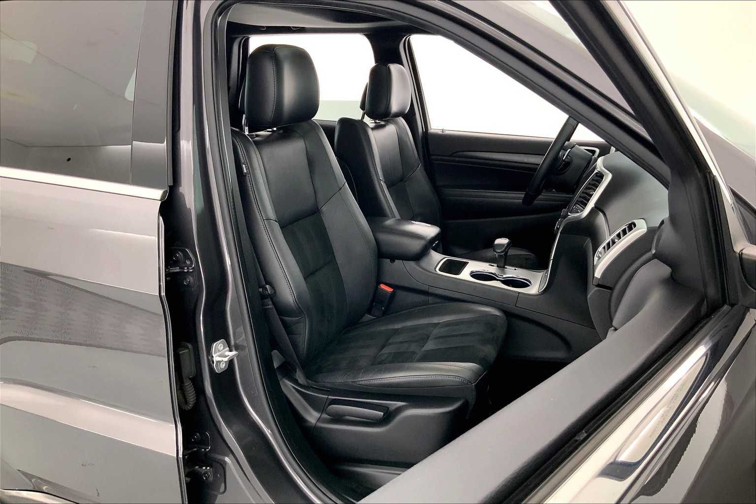 Thumbnail: 2015 Jeep Grand Cherokee - 14