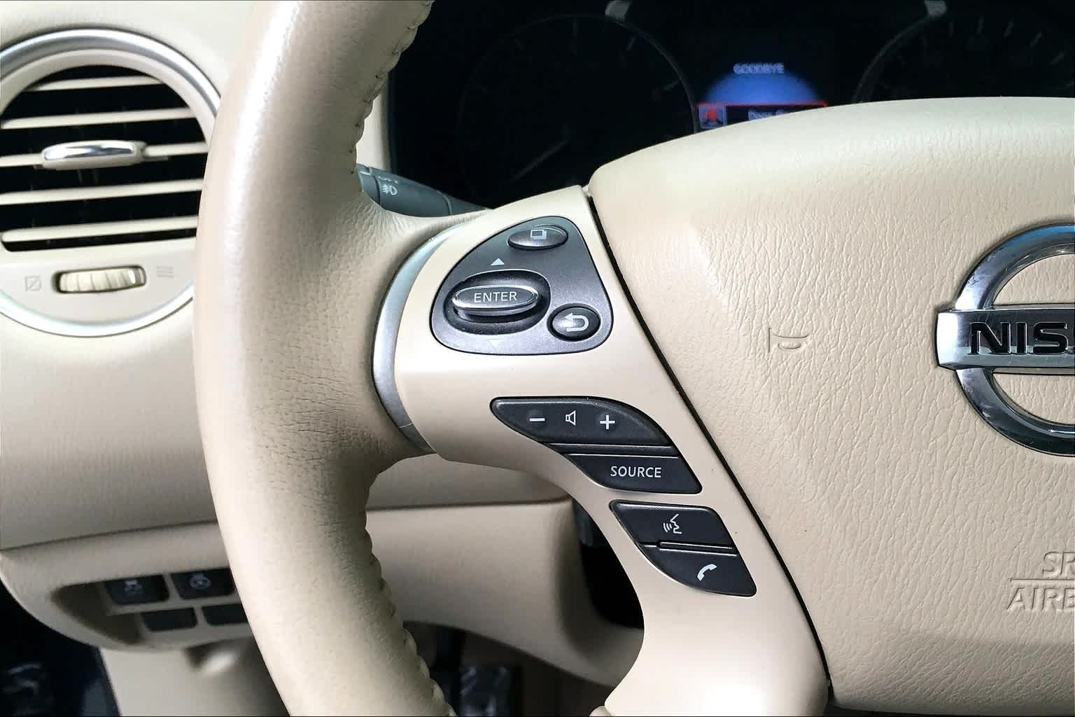 Thumbnail: 2014 Nissan Pathfinder - 16