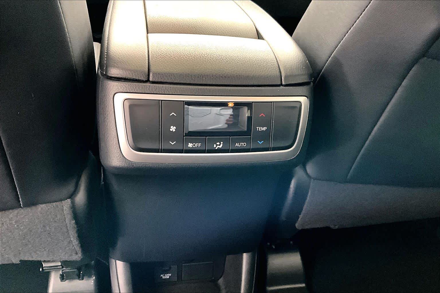 Thumbnail: 2016 Toyota Highlander - 27
