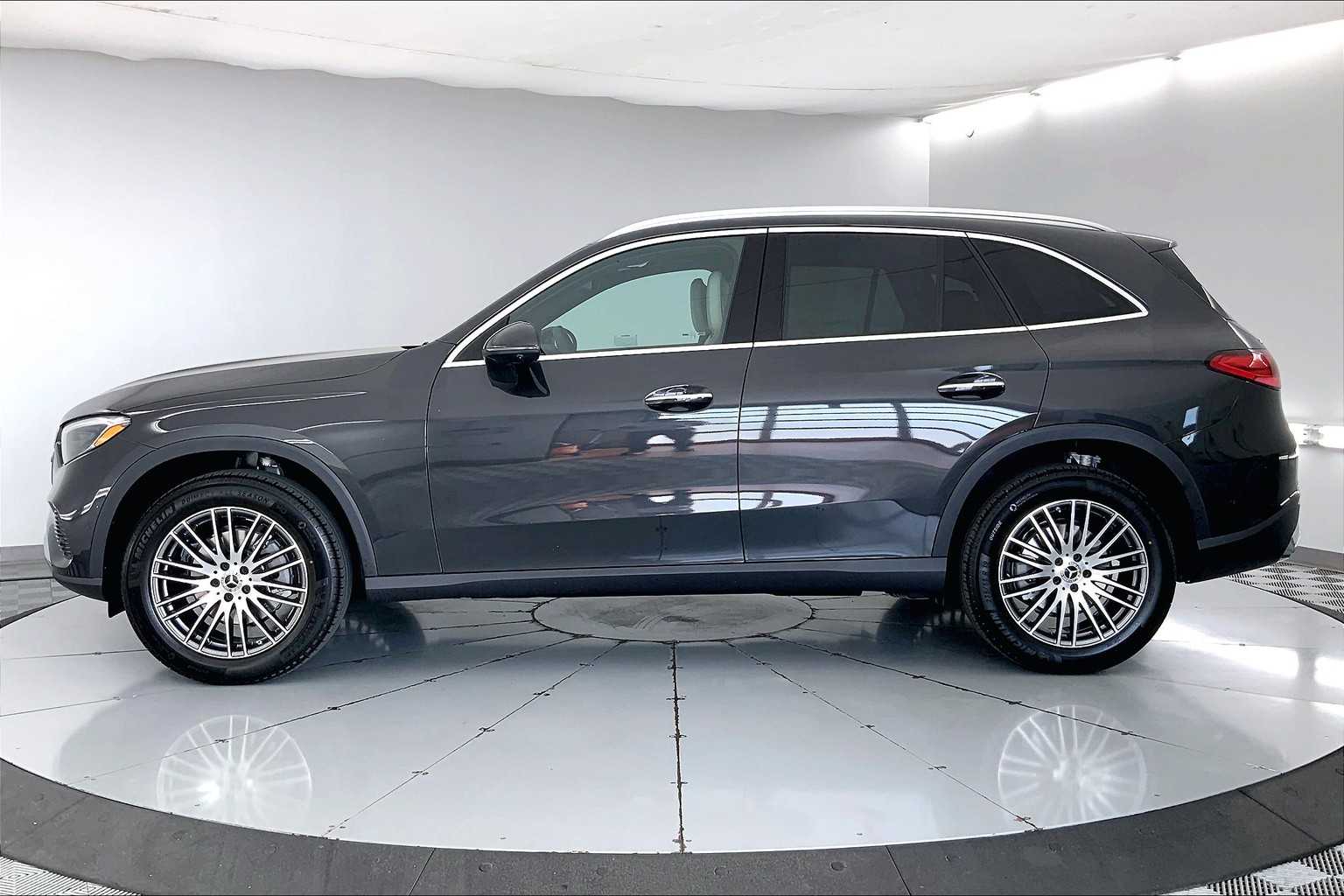 Thumbnail: 2026 Mercedes-Benz GLC - 3