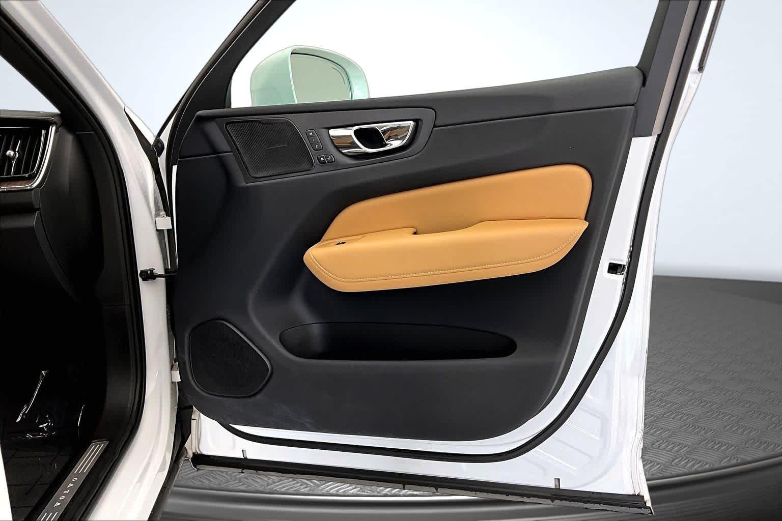 Thumbnail: 2019 Volvo XC60 - 24