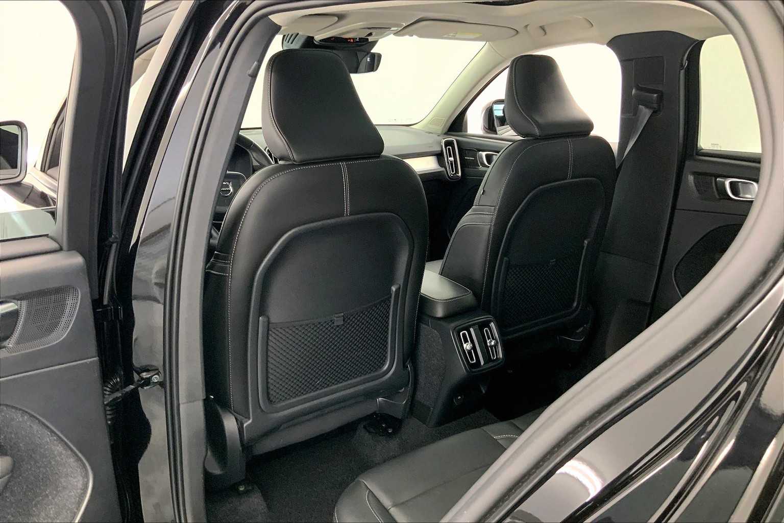 Thumbnail: 2020 Volvo XC40 - 12