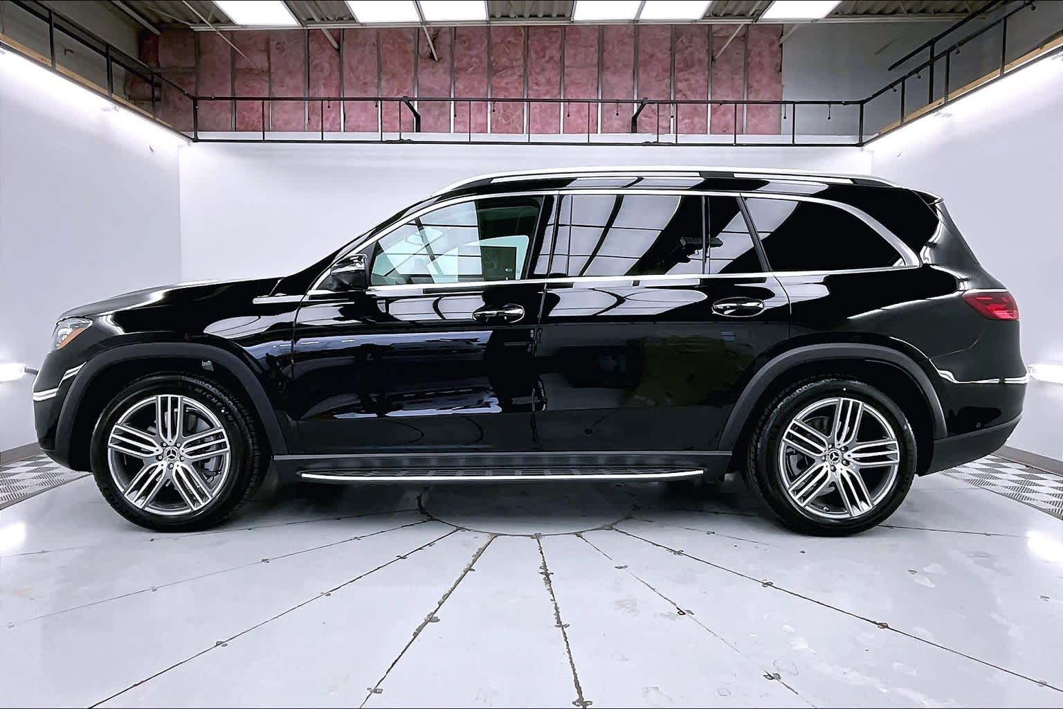 Thumbnail: 2026 Mercedes-Benz GLS - 3