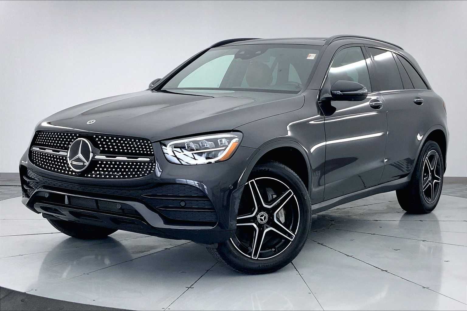2022 Mercedes-Benz GLC 300 Hero Image