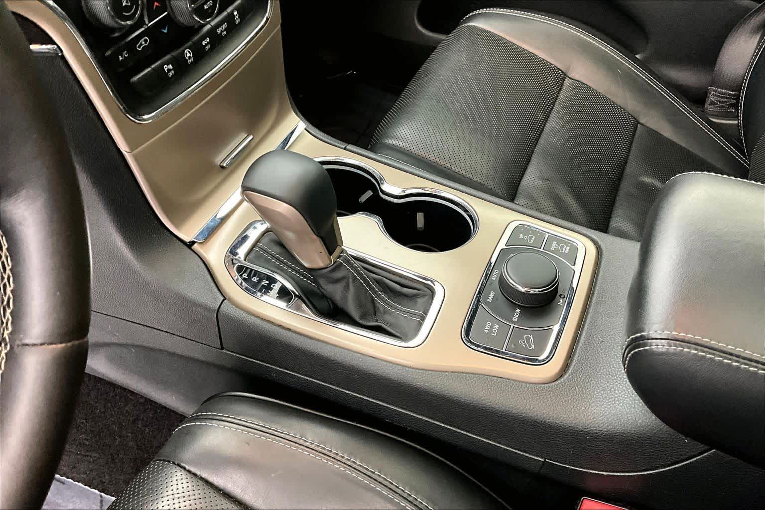 Thumbnail: 2017 Jeep Grand Cherokee - 17