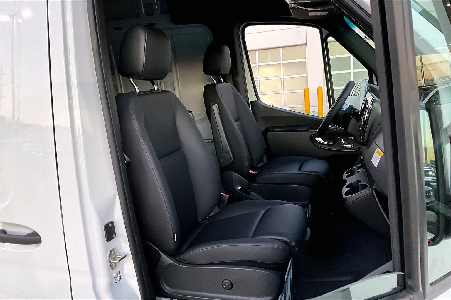 Thumbnail: 2026 Mercedes-Benz Sprinter - 13