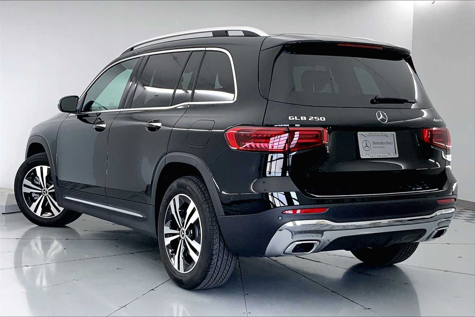 Thumbnail: 2026 Mercedes-Benz GLB - 4
