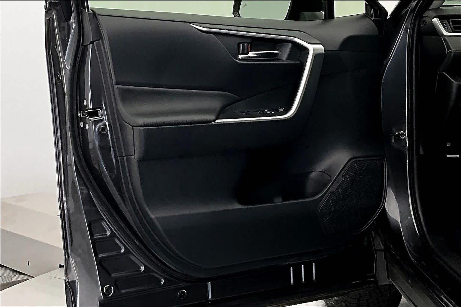 Thumbnail: 2023 Toyota RAV4 - 23