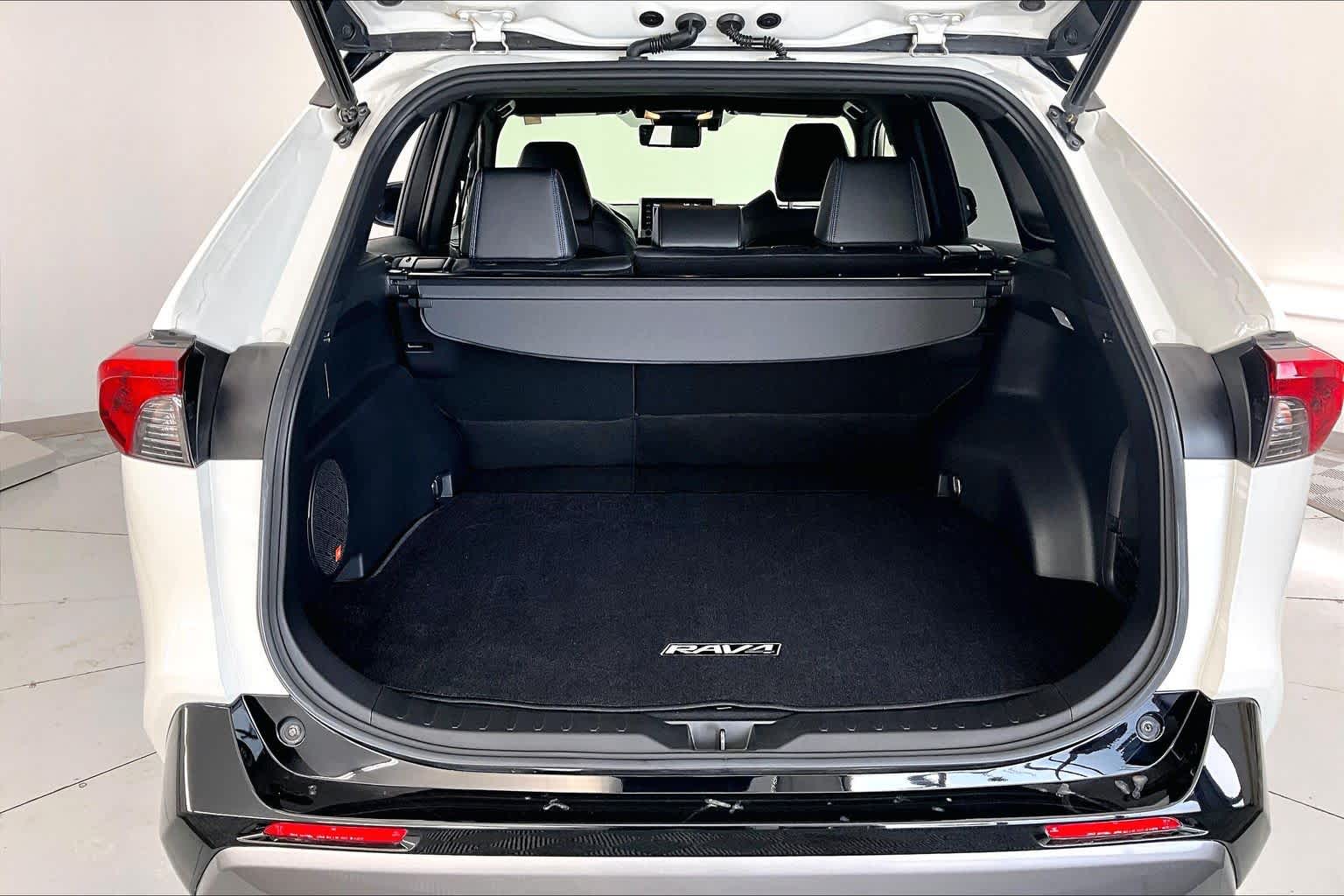 Thumbnail: 2019 Toyota RAV4 - 19