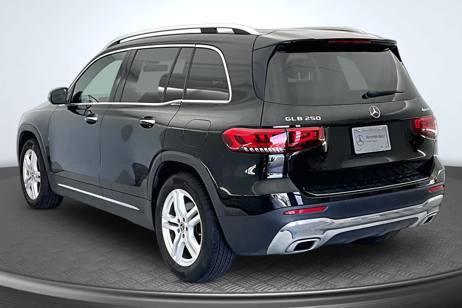 Thumbnail: 2021 Mercedes-Benz GLB - 3