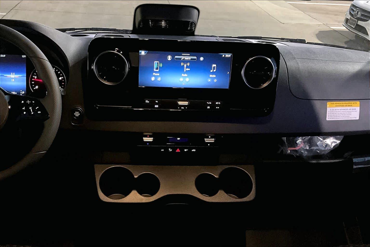 Thumbnail: 2025 Mercedes-Benz Sprinter - 15