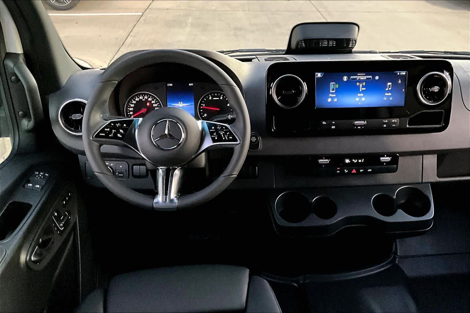 Thumbnail: 2026 Mercedes-Benz Sprinter - 14