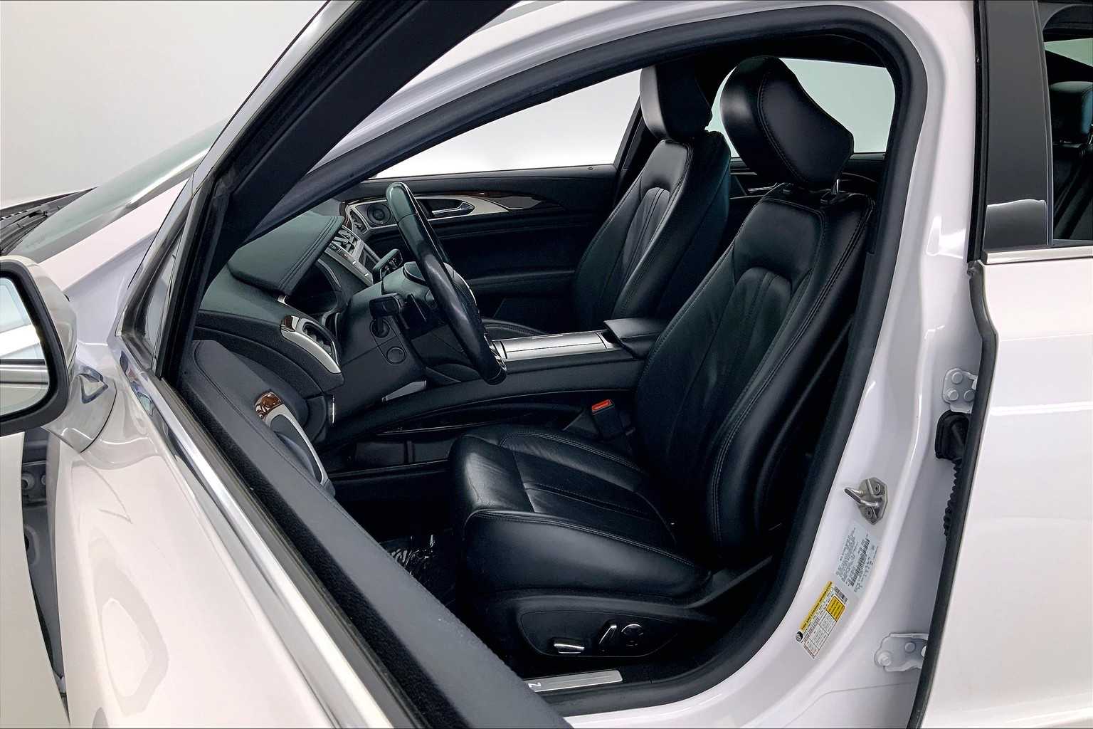 Thumbnail: 2020 Lincoln MKZ - 11