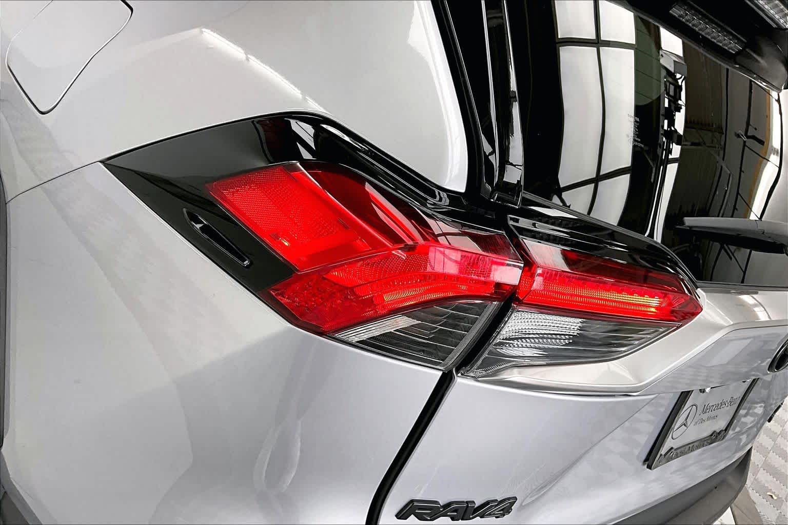 Thumbnail: 2020 Toyota RAV4 - 25