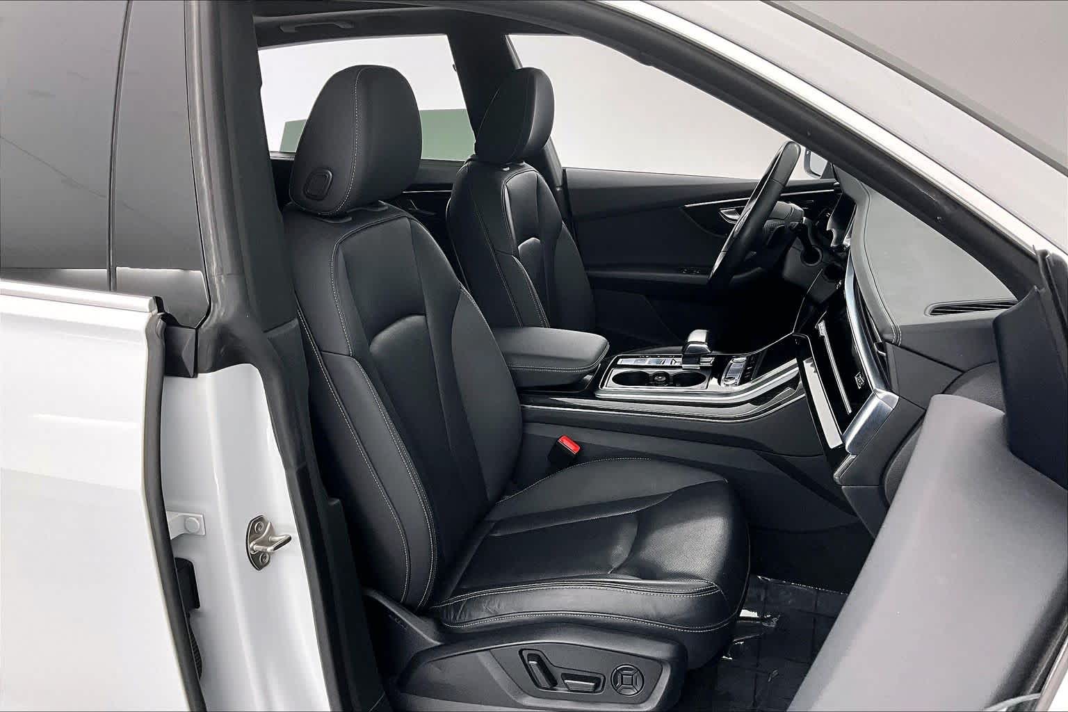 Thumbnail: 2019 Audi Q8 - 13