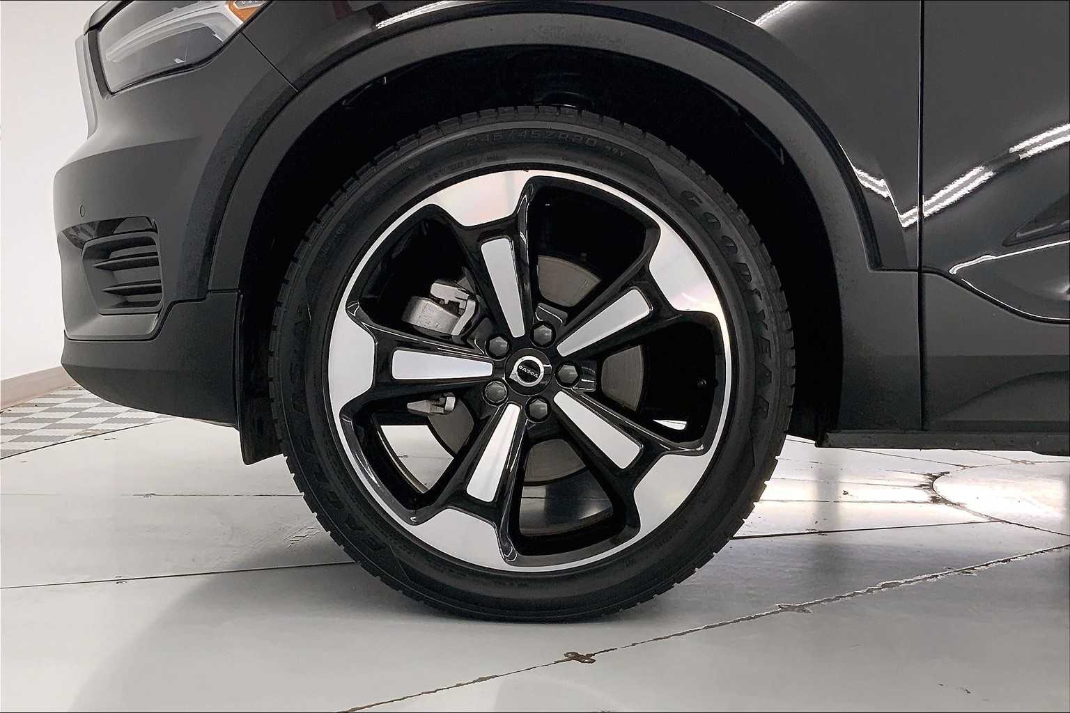 Thumbnail: 2020 Volvo XC40 - 8