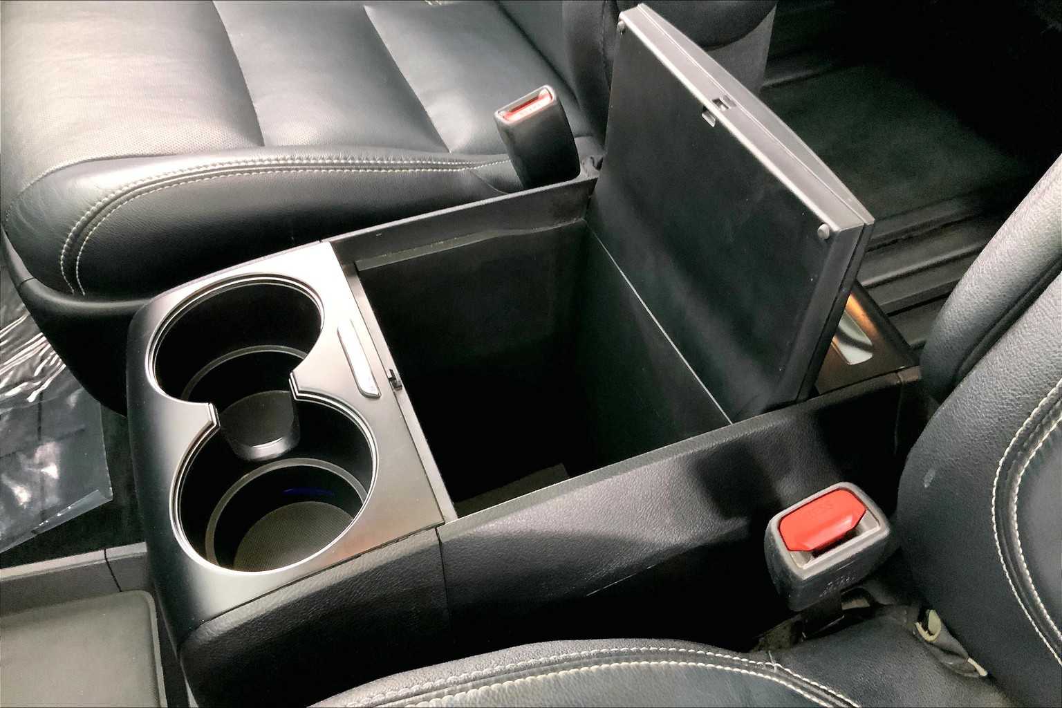 Thumbnail: 2015 Toyota Sienna - 28