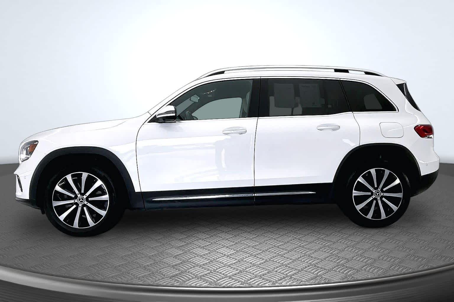 Thumbnail: 2022 Mercedes-Benz GLB - 3