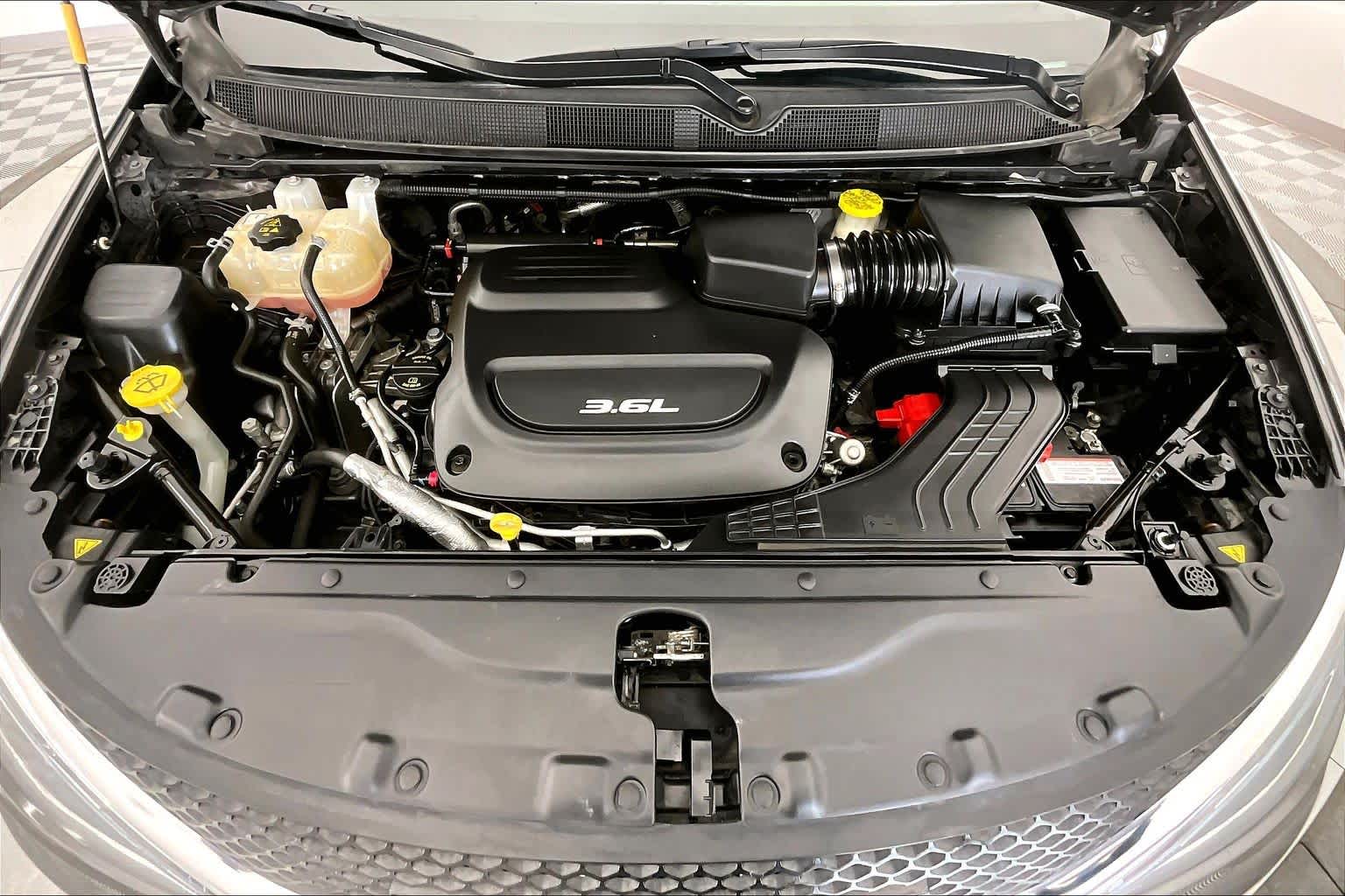 Thumbnail: 2018 Chrysler Pacifica - 9