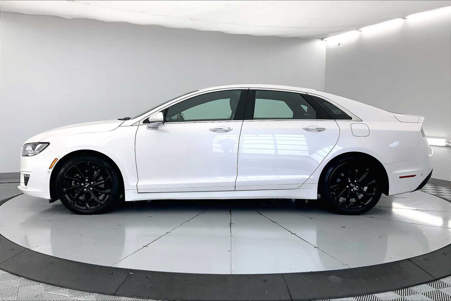 Thumbnail: 2020 Lincoln MKZ - 3