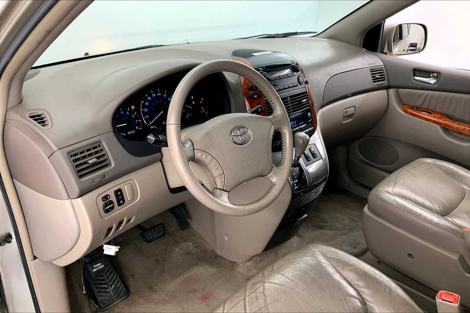 Thumbnail: 2006 Toyota Sienna - 2