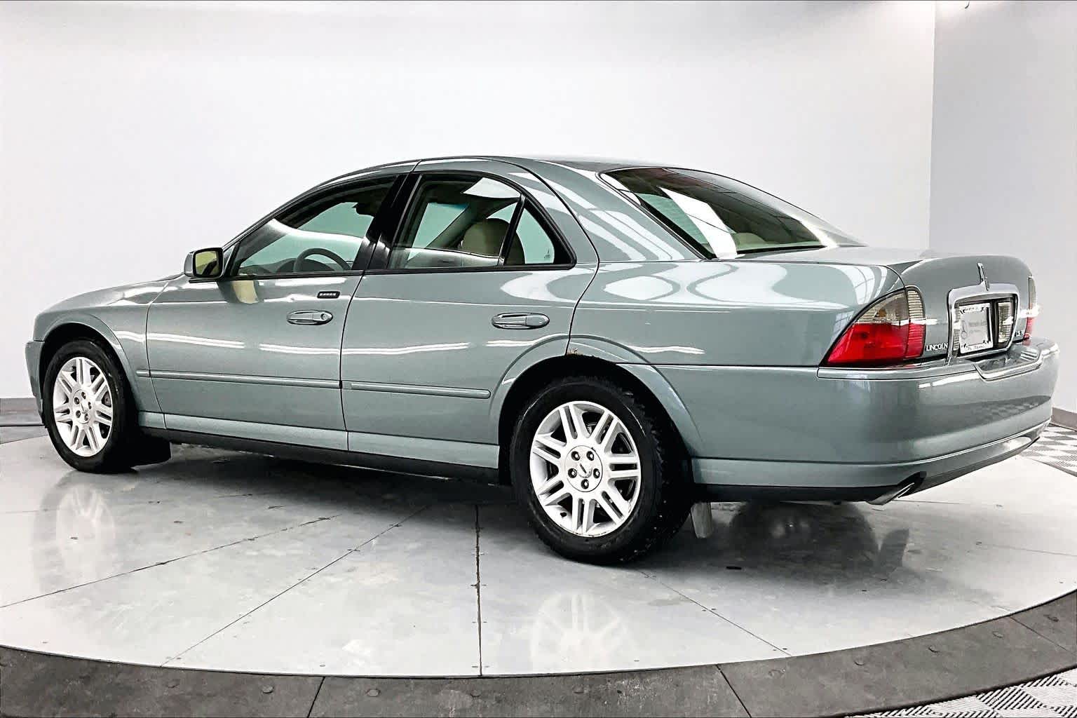 Thumbnail: 2005 Lincoln LS - 4