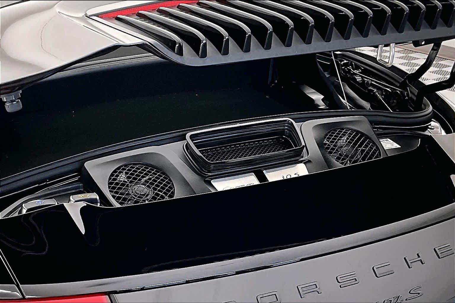 Thumbnail: 2019 Porsche 911 - 18