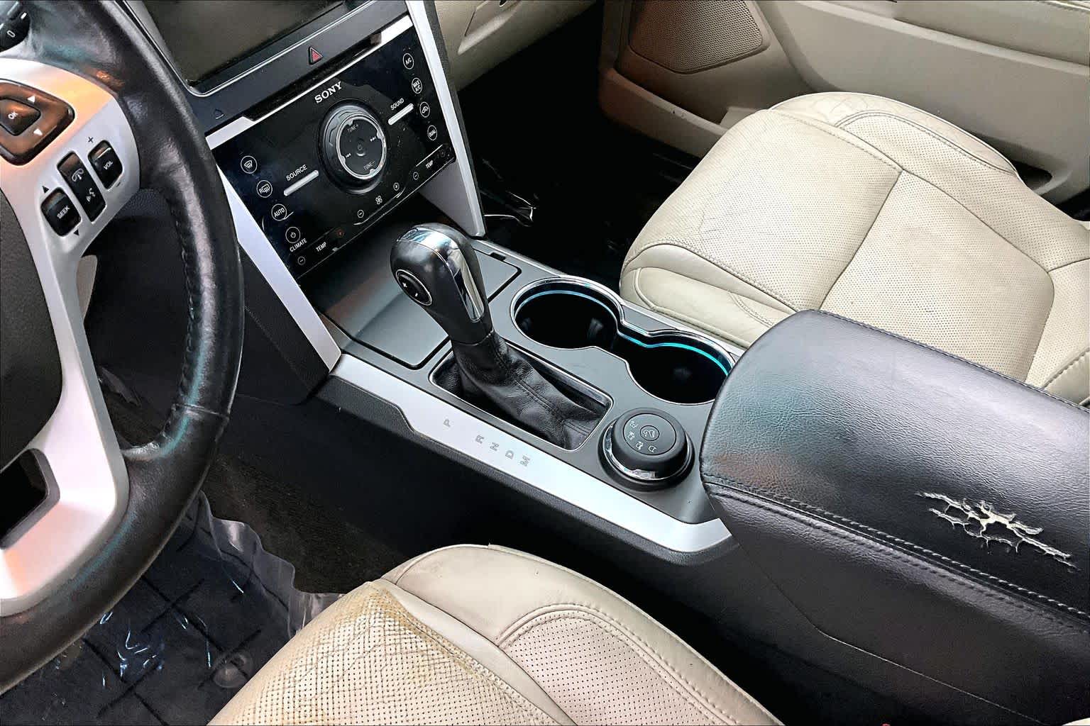 Thumbnail: 2015 Ford Explorer - 17