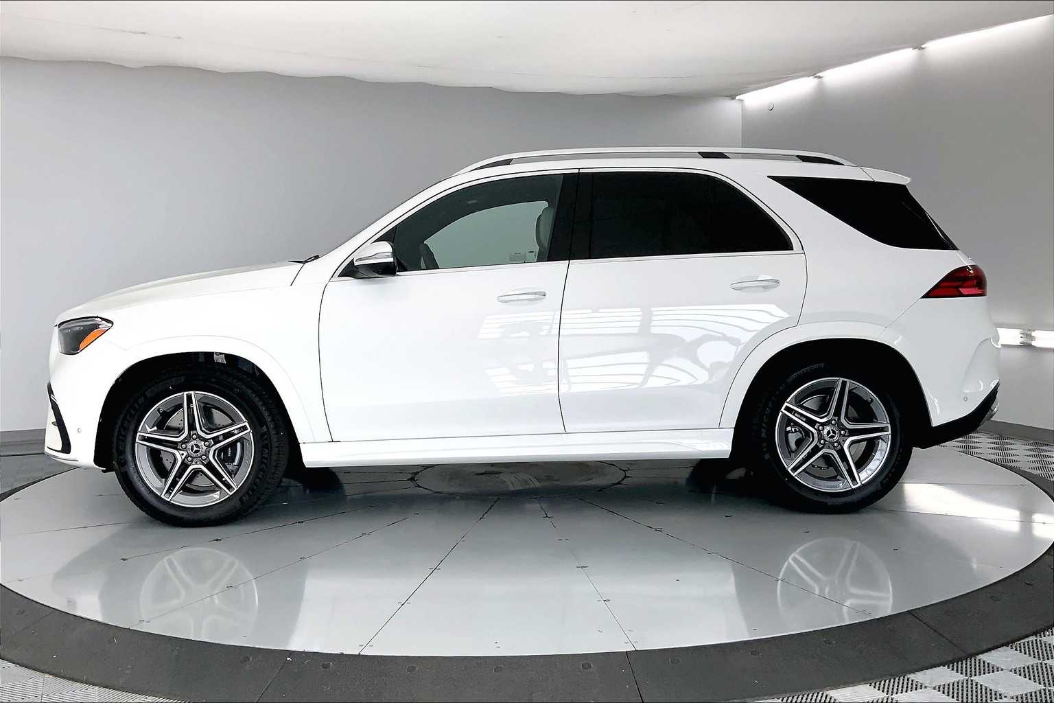 Thumbnail: 2026 Mercedes-Benz GLE - 3